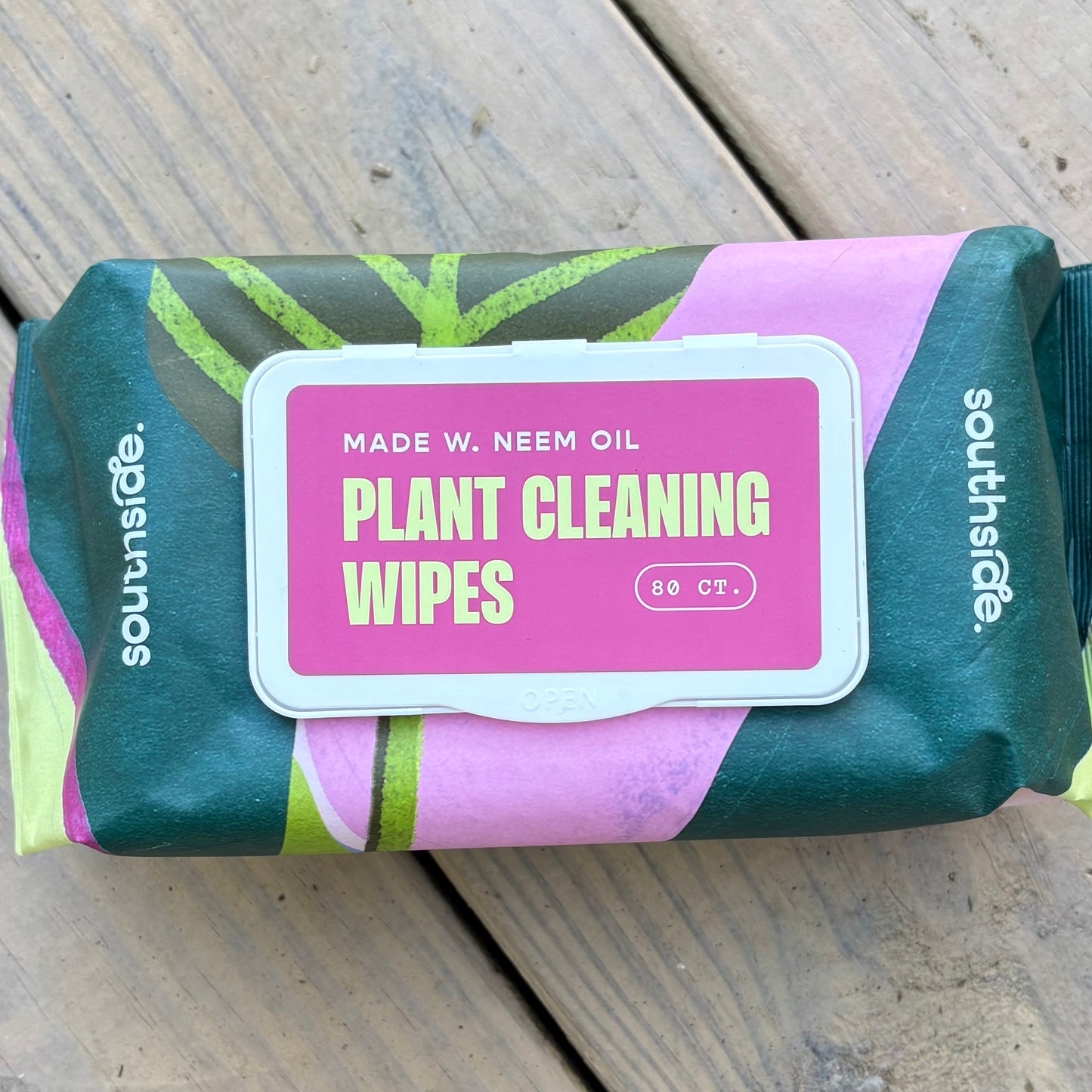 Plant cleaning wipes